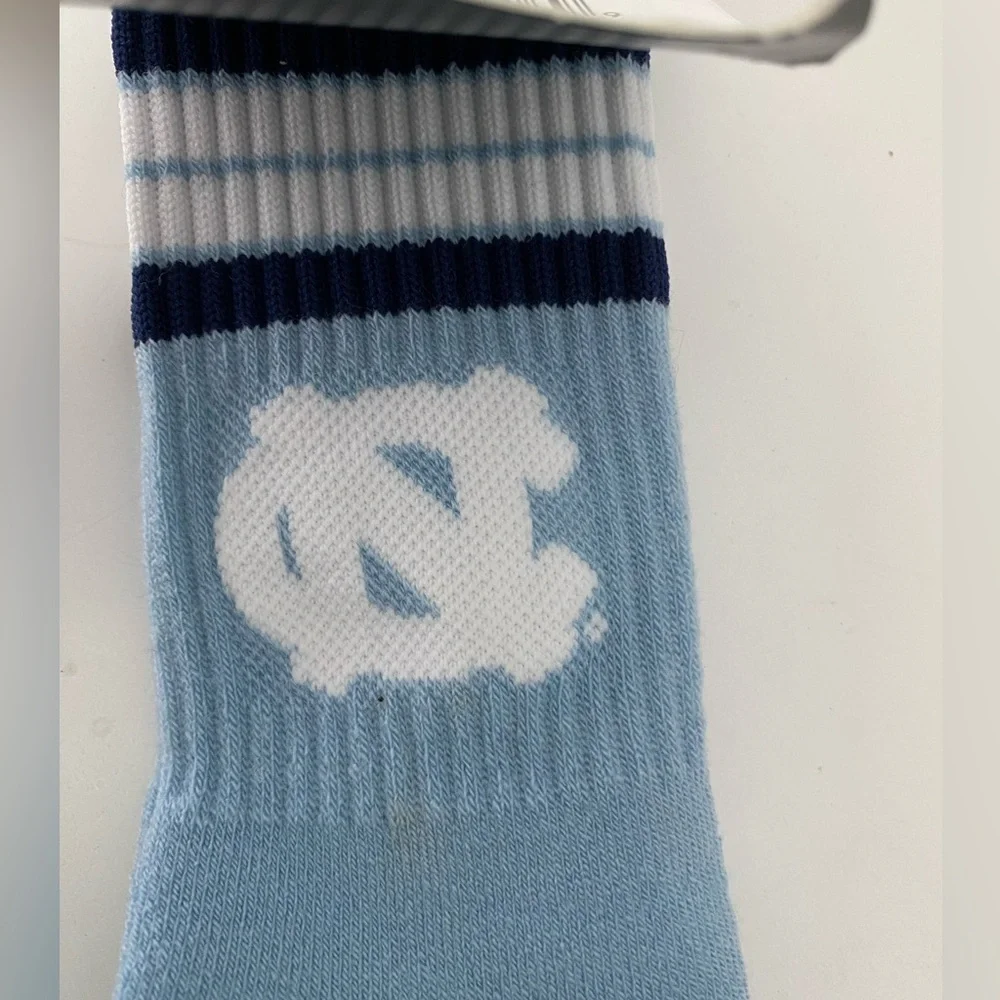 For Bare Feet Youth North Carolina Tar Heels 4-Stripe Deuce crew socks 13.(1-3)